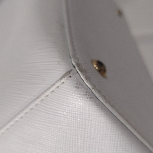 Samantha Thavasa Deluxe Shoulder Bag - 11x8x5", White Leather, Magnetic Closure - Picture 10 of 15